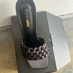 NWT Fashion Nova Heels Black Size 10